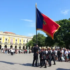 cerimônia de hasteamento de bandeiras